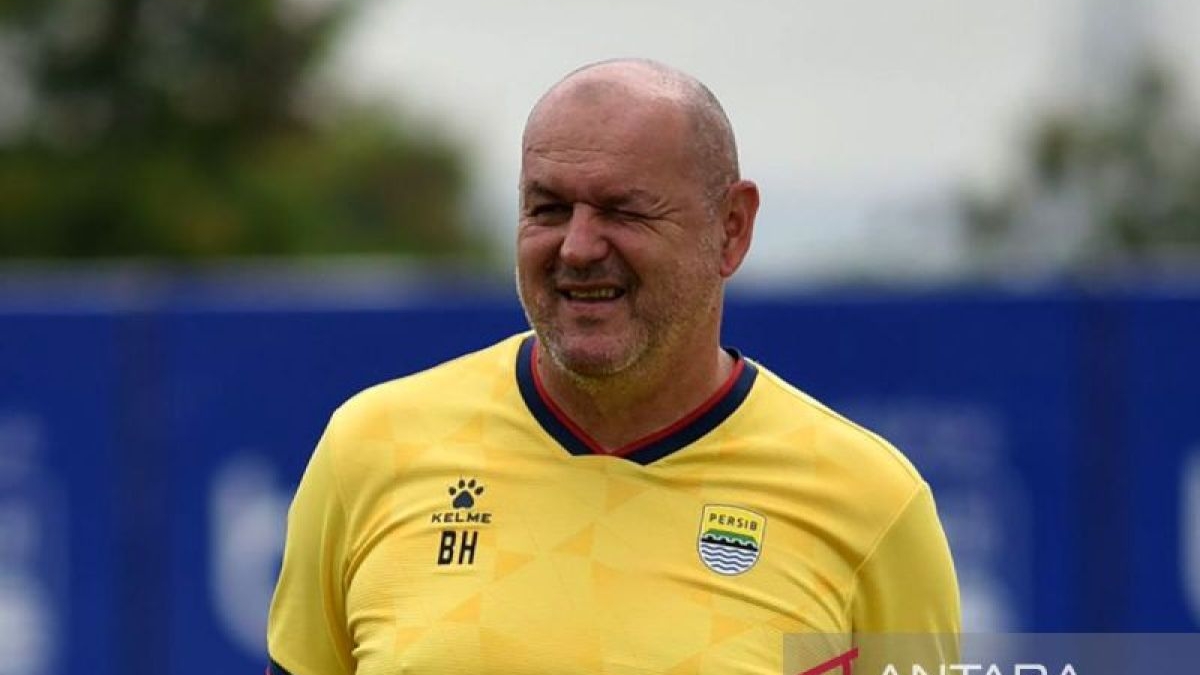 Strategi Kilat Bojan Hodak: Persib Hadapi Madura United dengan Persiapan Singkat