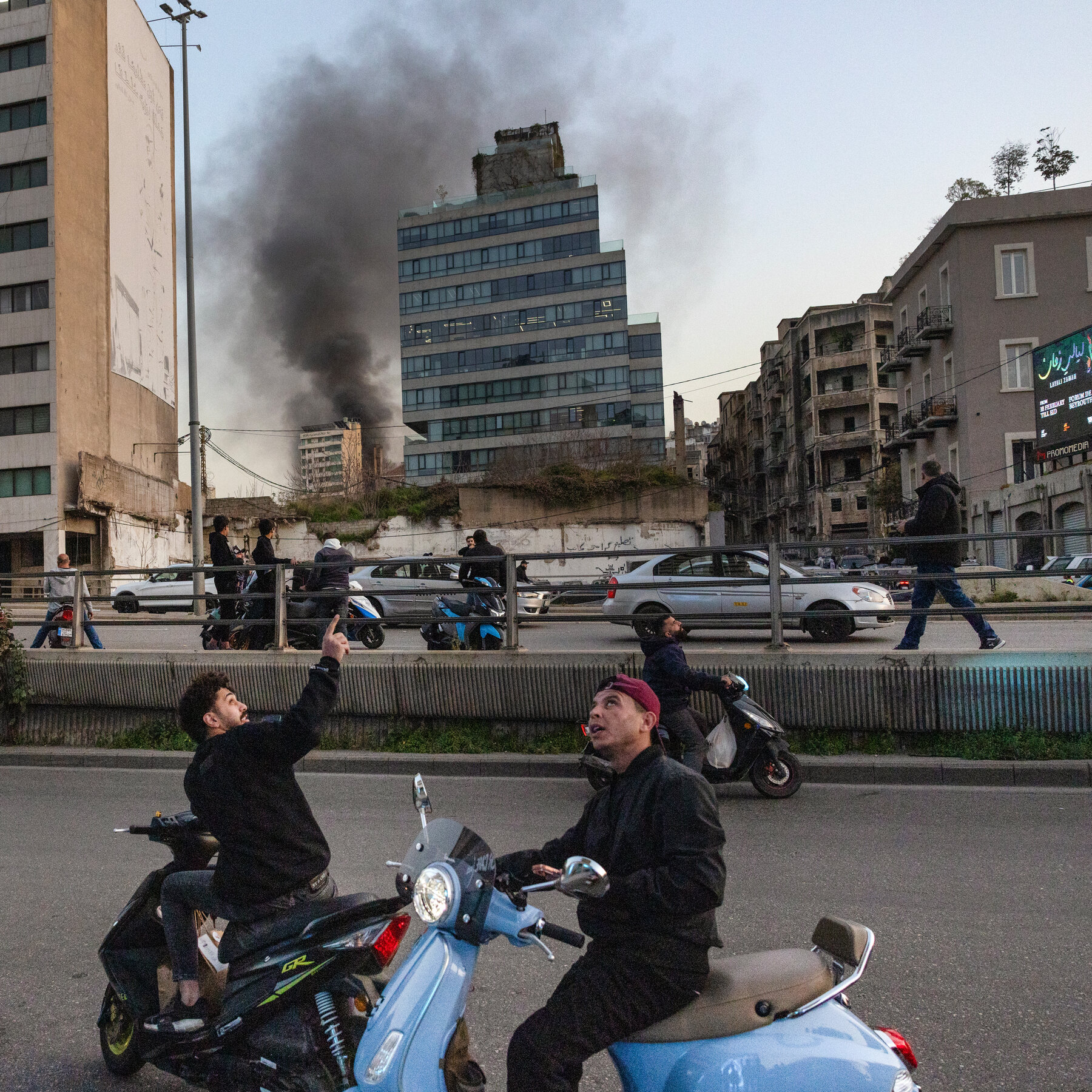 Puluhan Ribu Warga Iran Protes Anti-AS dan Israel di Tengah Peringatan Serangan Israel