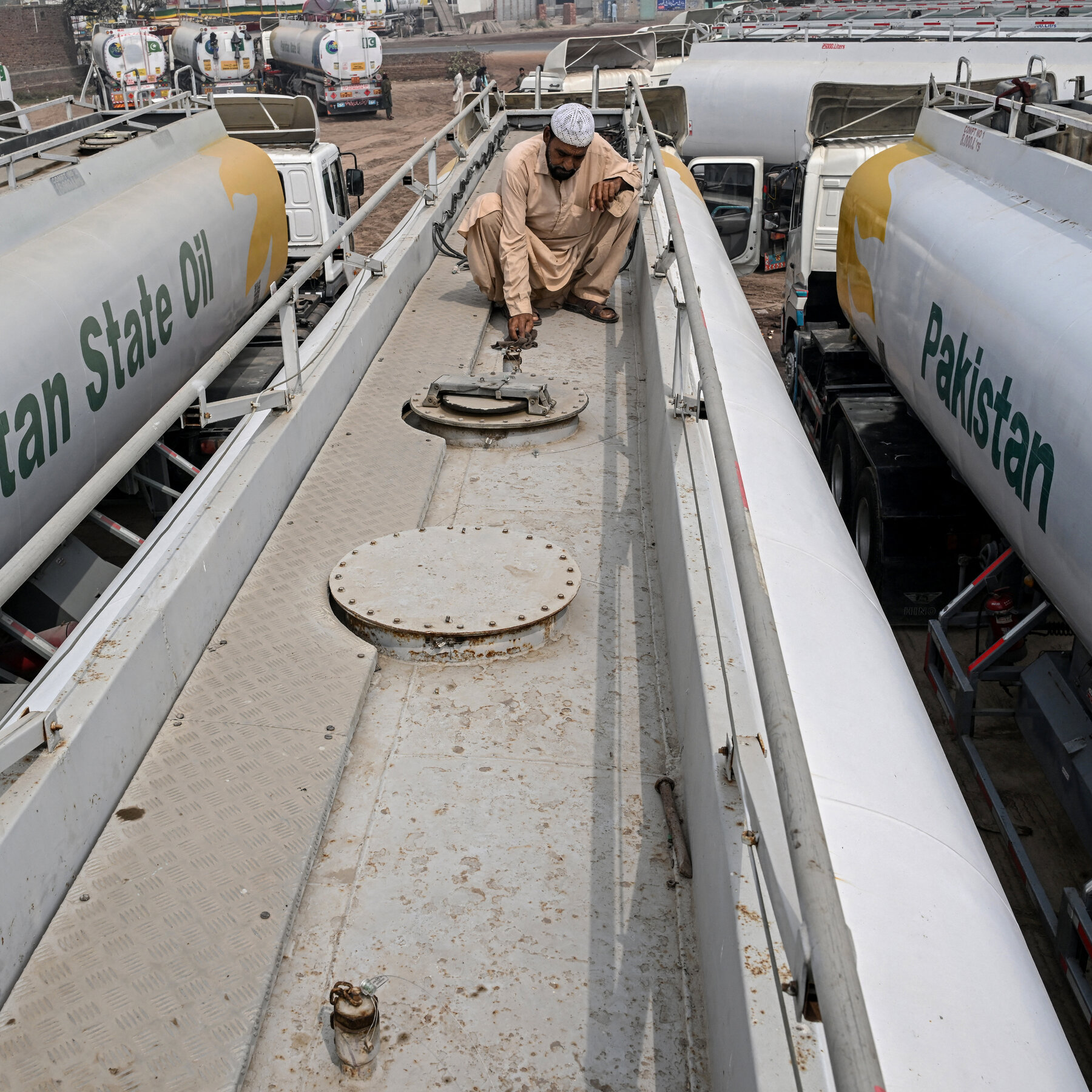 Harga Minyak Melonjak, Ekonomi Pakistan Terguncang dalam Menghadapi Idul Fitri