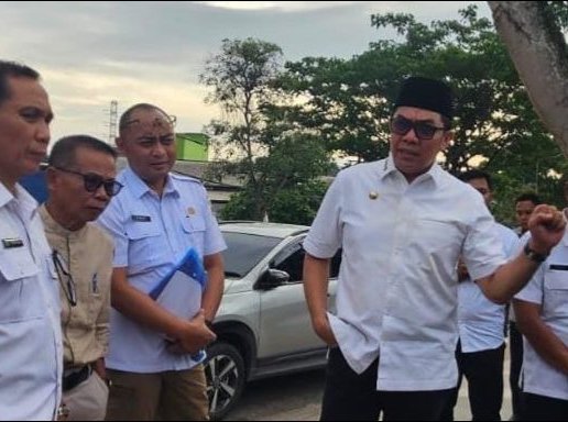 Walikota Andi Harun didampingi ketua TWAP, KABID ASET saat sidak.