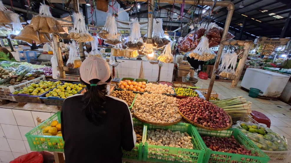 Harga Pangan Nasional Melambung Akhir Pekan: Bawang, Beras, Minyak Goreng Naik Signifikan