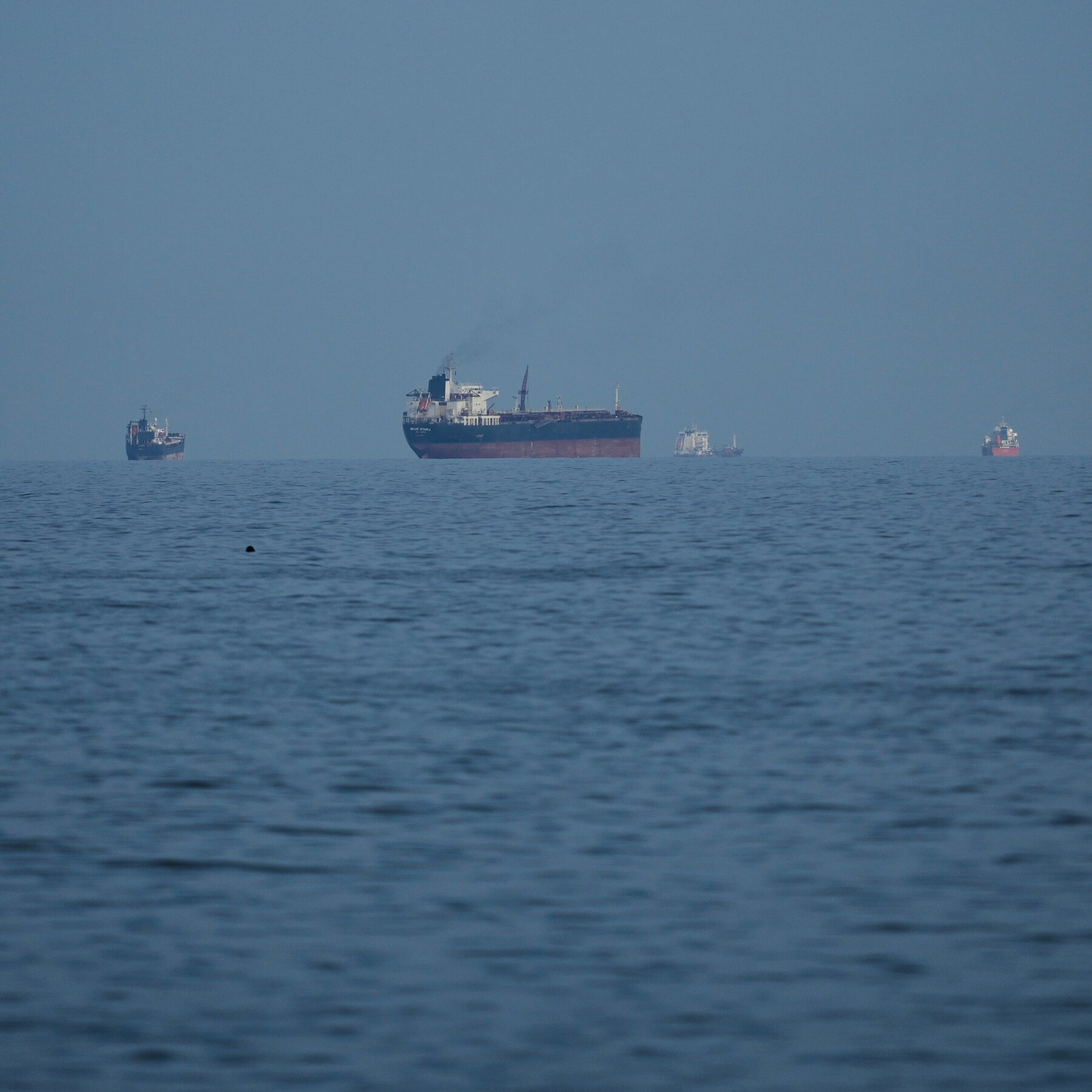 Ribuan Pelaut Sipil Terjebak di Teluk Persia: Dampak Krisis Geopolitik dan Kemanusiaan Mendesak