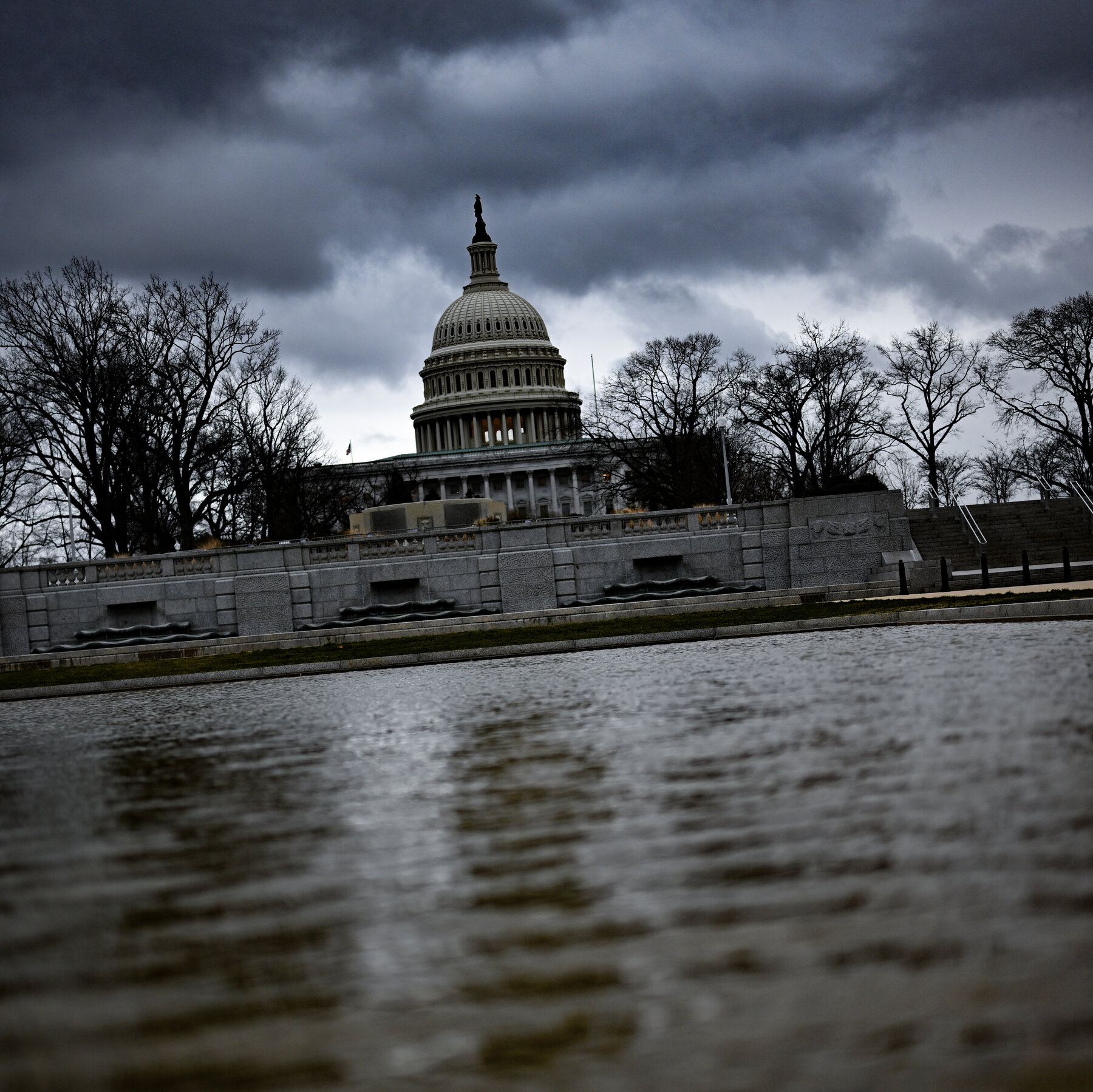 Pemecatan Eric Swalwell Guncang Kongres: Akankah Memicu Reaksi Berantai Lintas Partai?