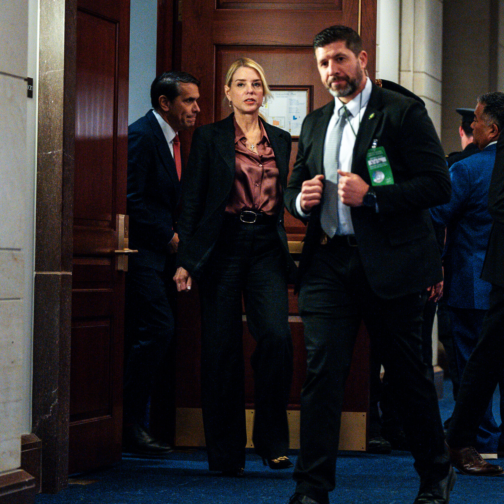 Krisis Kepercayaan DOJ: Kritikan Tajam pada Bondi atas Penanganan Skandal Epstein