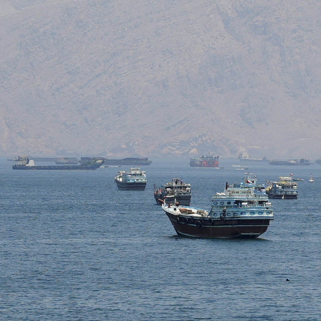 Ketegangan AS-Iran Memuncak: Saling Serang, Selat Hormuz Kian Genting