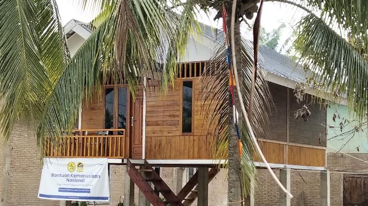 Penyintas Aceh Tamiang Ubah Kayu Hanyutan Jadi Rumah Tumbuh Berkelanjutan