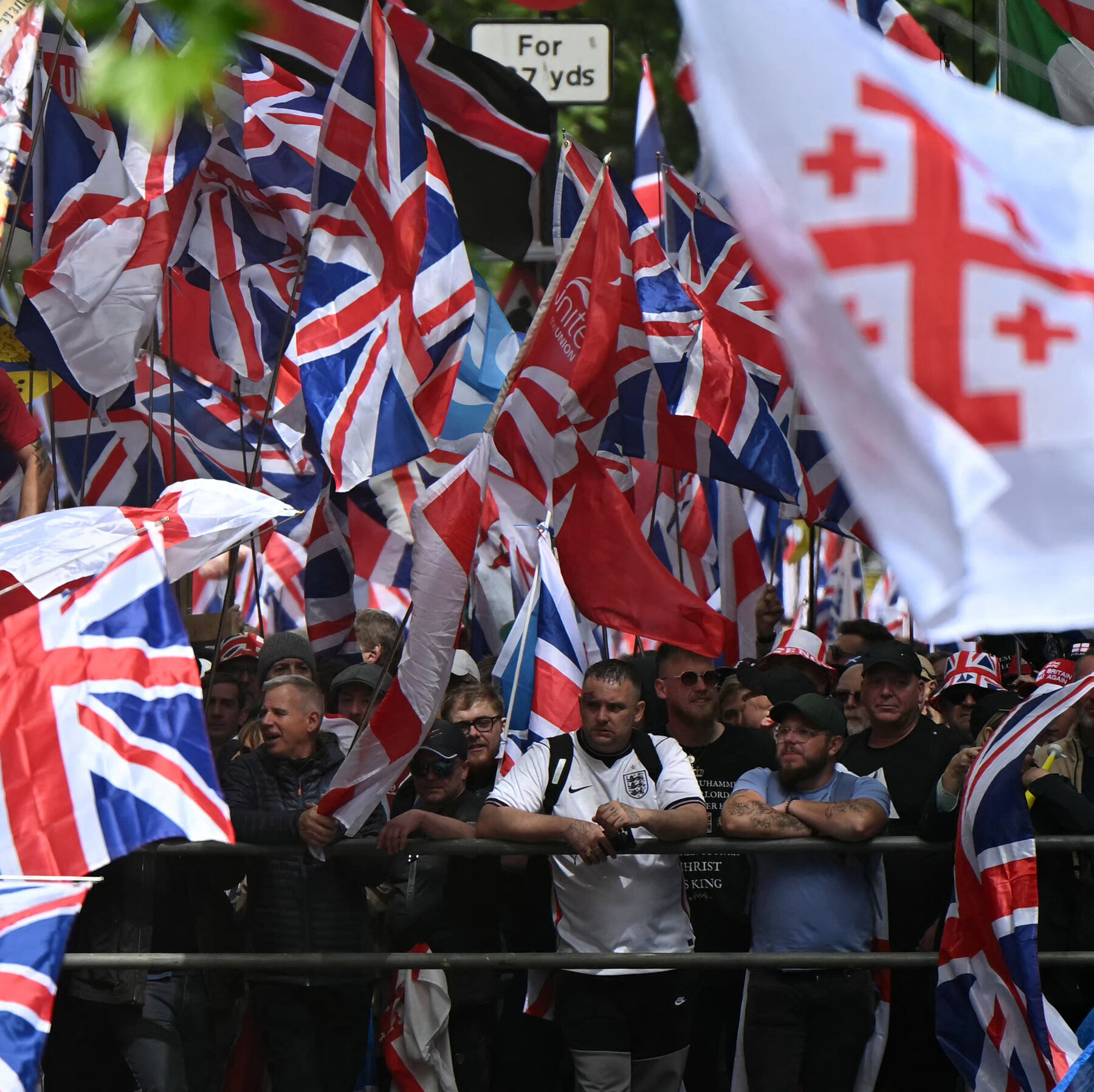London Siaga: Puluhan Ribu Berunjuk Rasa, Polisi Antisipasi Bentrokan Rival