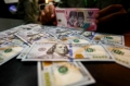 Rupiah Tembus Rekor Terlemah Rp17.700 per Dolar AS, Dipicu Tensi Geopolitik Global