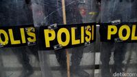 Polisi Amankan 11 Orang dalam Patroli Rutin Jakarta Pusat, Ribuan Tramadol dan Sajam Disita