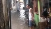 Longsor TPT Sungai Ciluar Terjang Bogor, 20 Rumah Terendam Banjir Parah