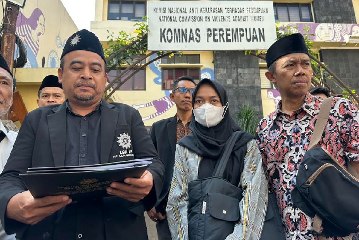Penulis Ahmad Bahar dan Putrinya Didampingi Ormas Islam Adukan Intimidasi GRIB Jaya ke Komnas HAM