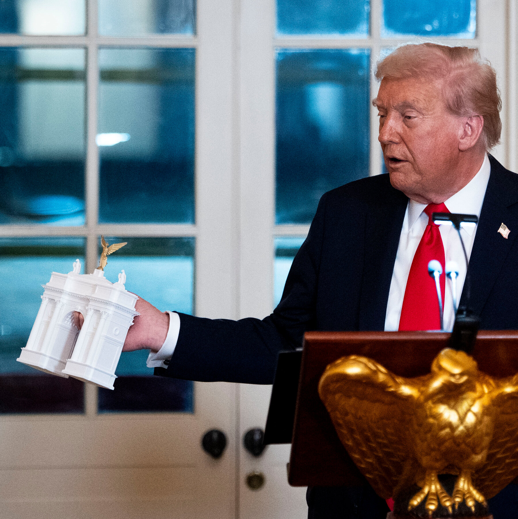 Kontroversi Proyek Lengkungan Trump Mendapat Lampu Hijau Komisi Perencanaan Nasional