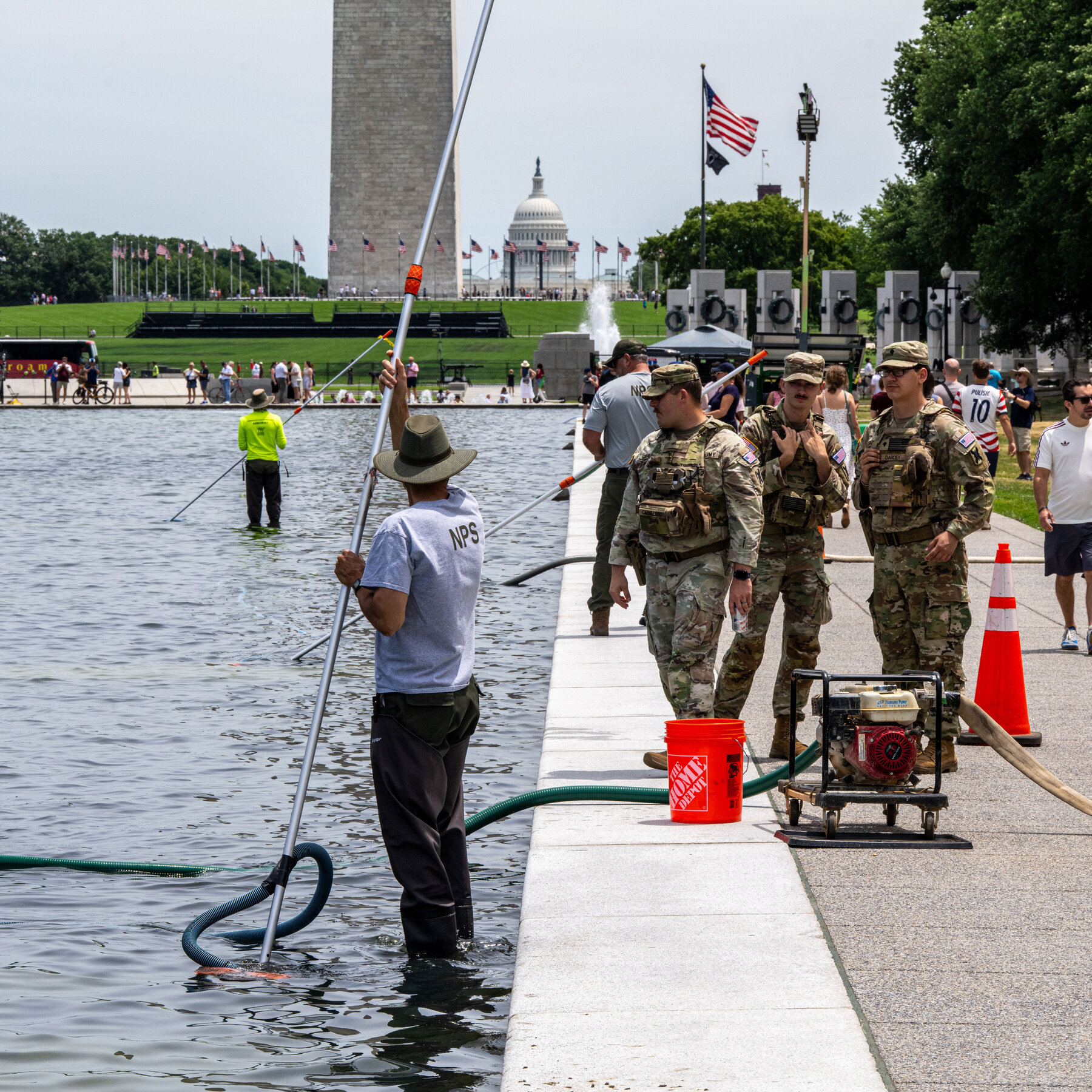 Kolam Refleksi Washington D.C. Hadapi Krisis Baru, Lapisan Biru Ikonik Mengelupas