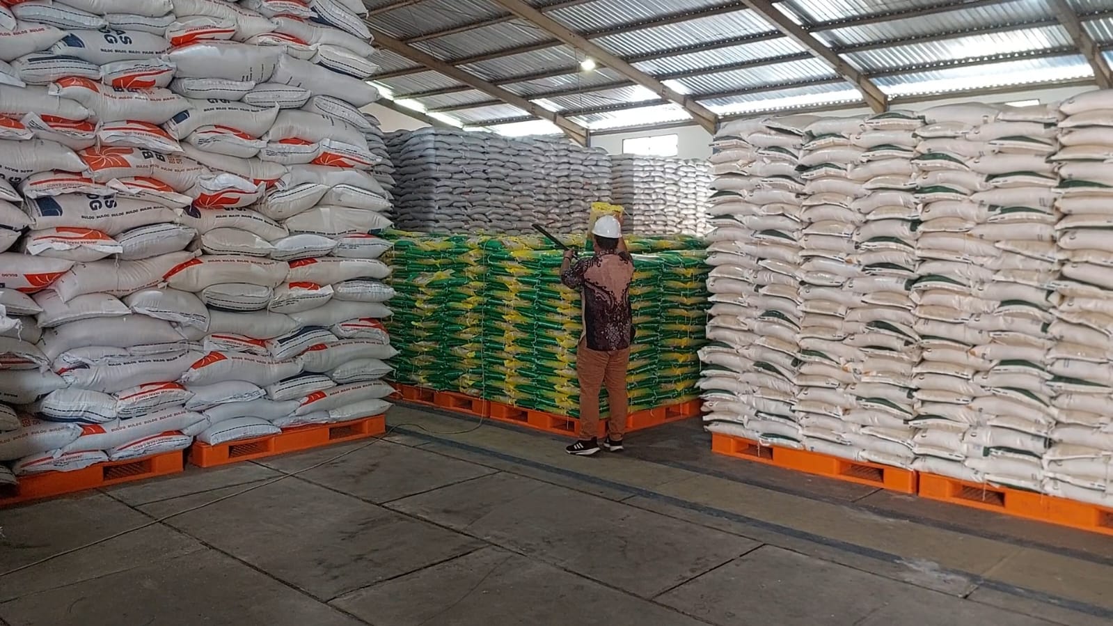 Bulog Intensifkan Stabilisasi Harga Pangan Nasional di Pasar Tradisional