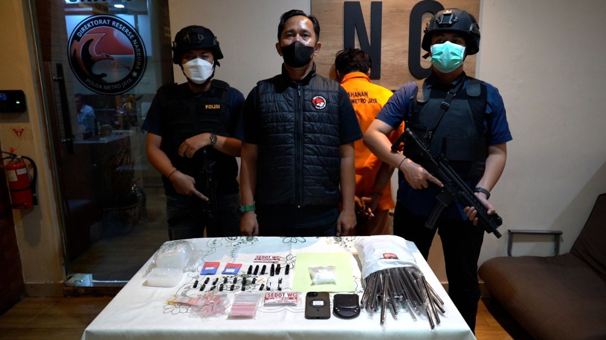 Pengedar Narkoba Berkedok Stiker Sedot WC Diringkus di Jakarta Timur