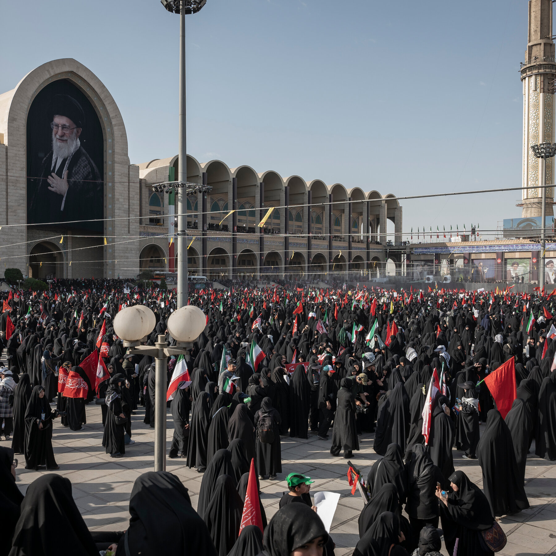 Kompleks Mangkrak Iran: Cermin Janji Politik Ayatollah Khamenei yang Tak Terwujud