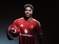 Transfer Mengejutkan: Manchester United Diklaim Resmi Rekrut Andrey Santos dari Chelsea untuk 2026/2027