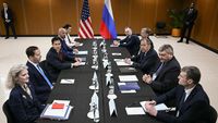 Lavrov Peringatkan AS: Hentikan Pasokan Senjata ke Ukraina dalam Pertemuan Diplomatik di Manila
