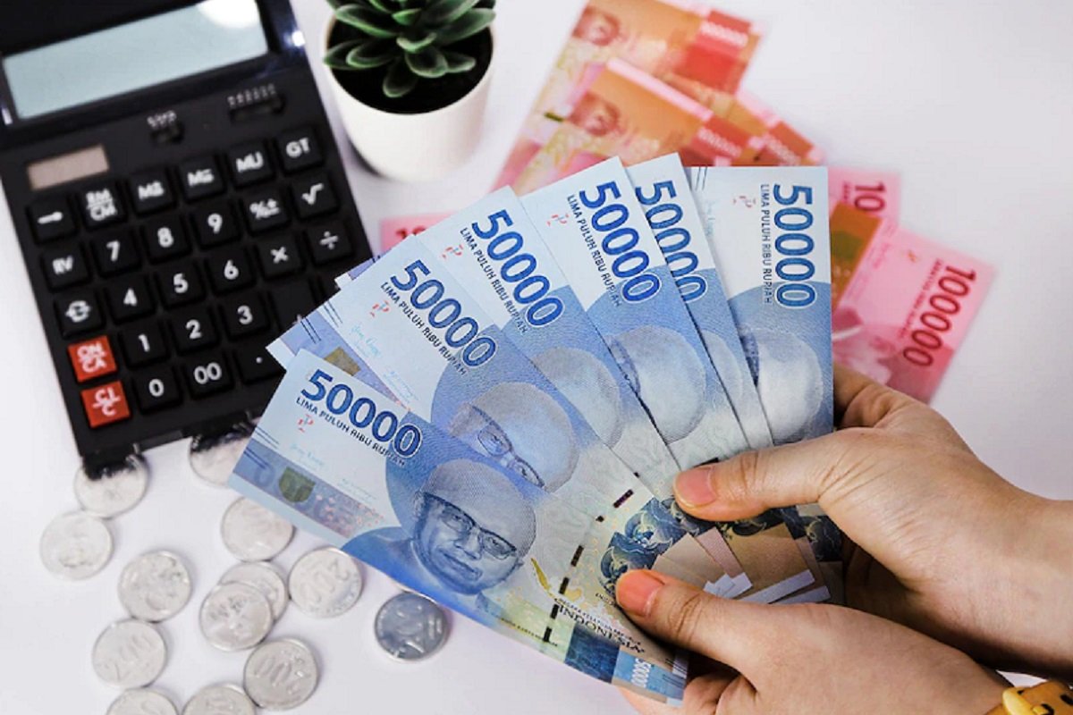 Rupiah Tembus Rp18.065 per Dolar AS: Analisis Mendalam Sentimen Global dan Domestik Pemicu Pelemahan