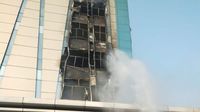 Api di Hotel Pullman Jakarta Barat Terkendali, Belasan Unit Damkar Lakukan Pendinginan